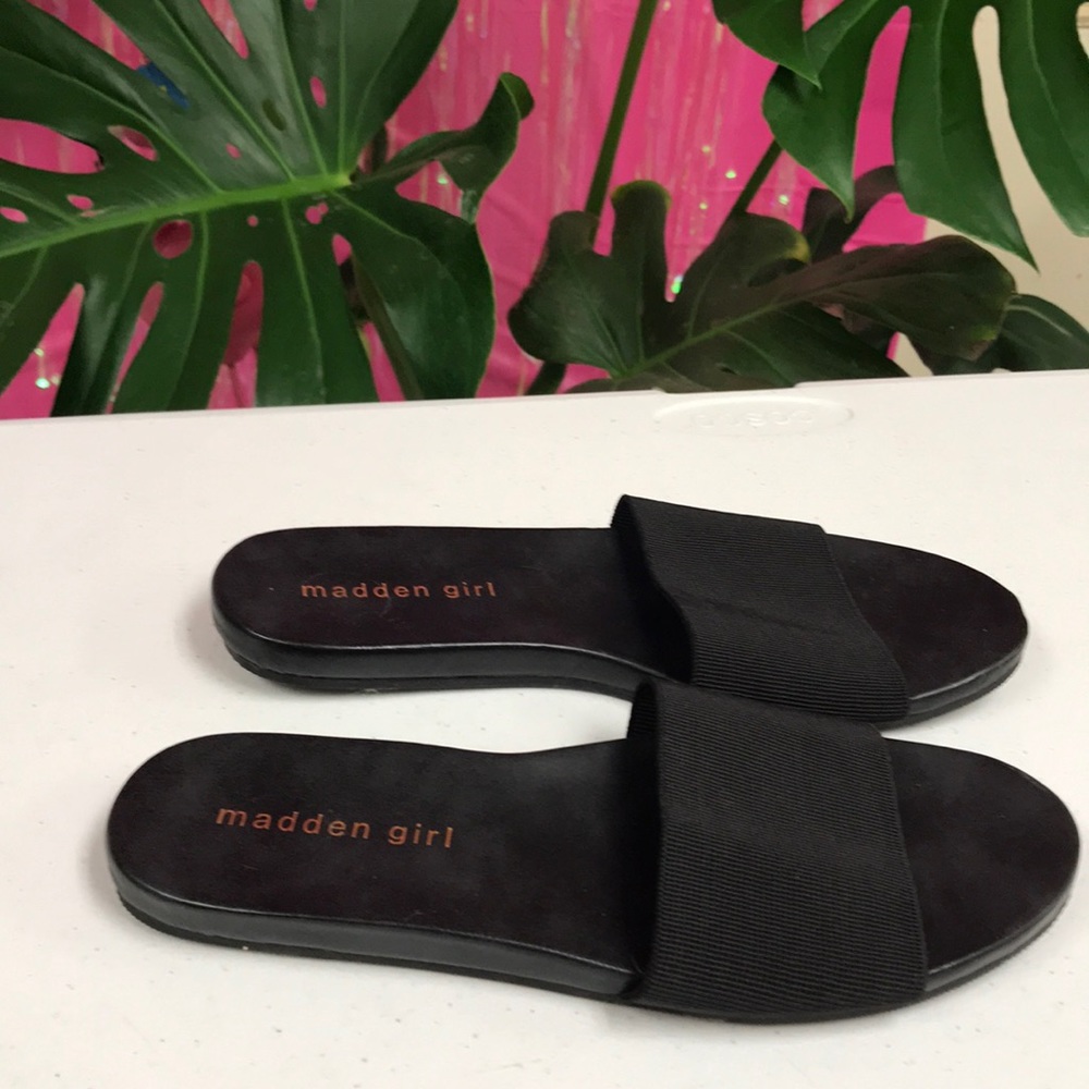 Madden Girl NWOT slide sandals black slip-ons